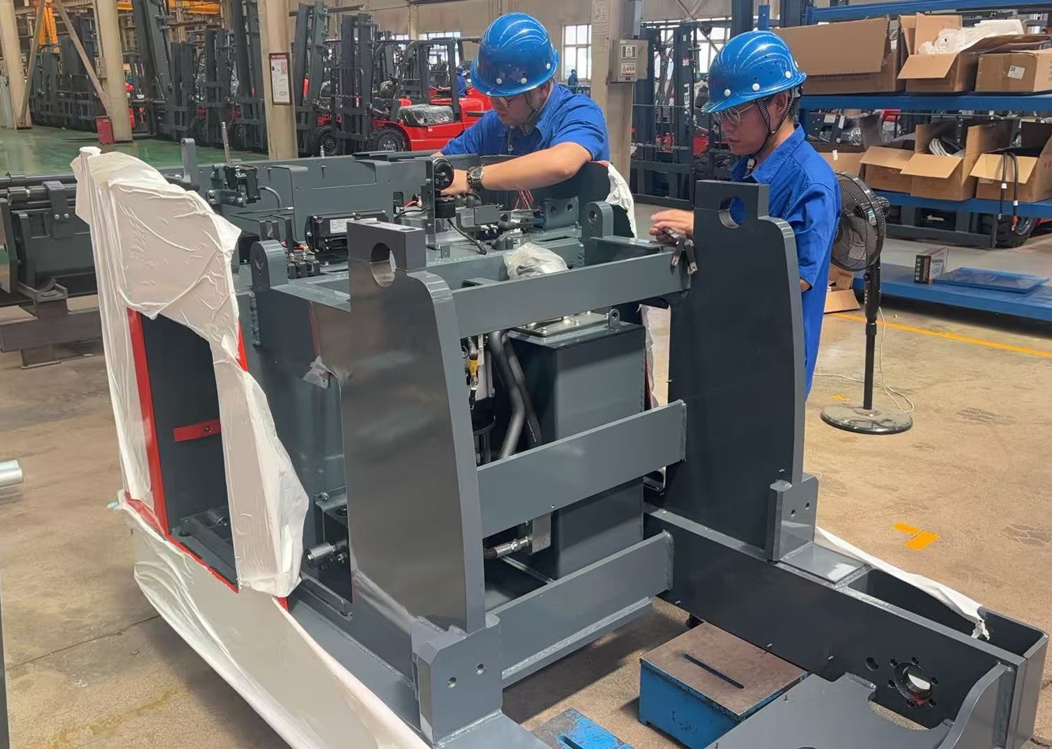 图2 站架式人下行三向车车架焊接、装配指导 左2图.jpg 图2 站架式人下行三向车车架焊接、装配指导 左2图.jpg